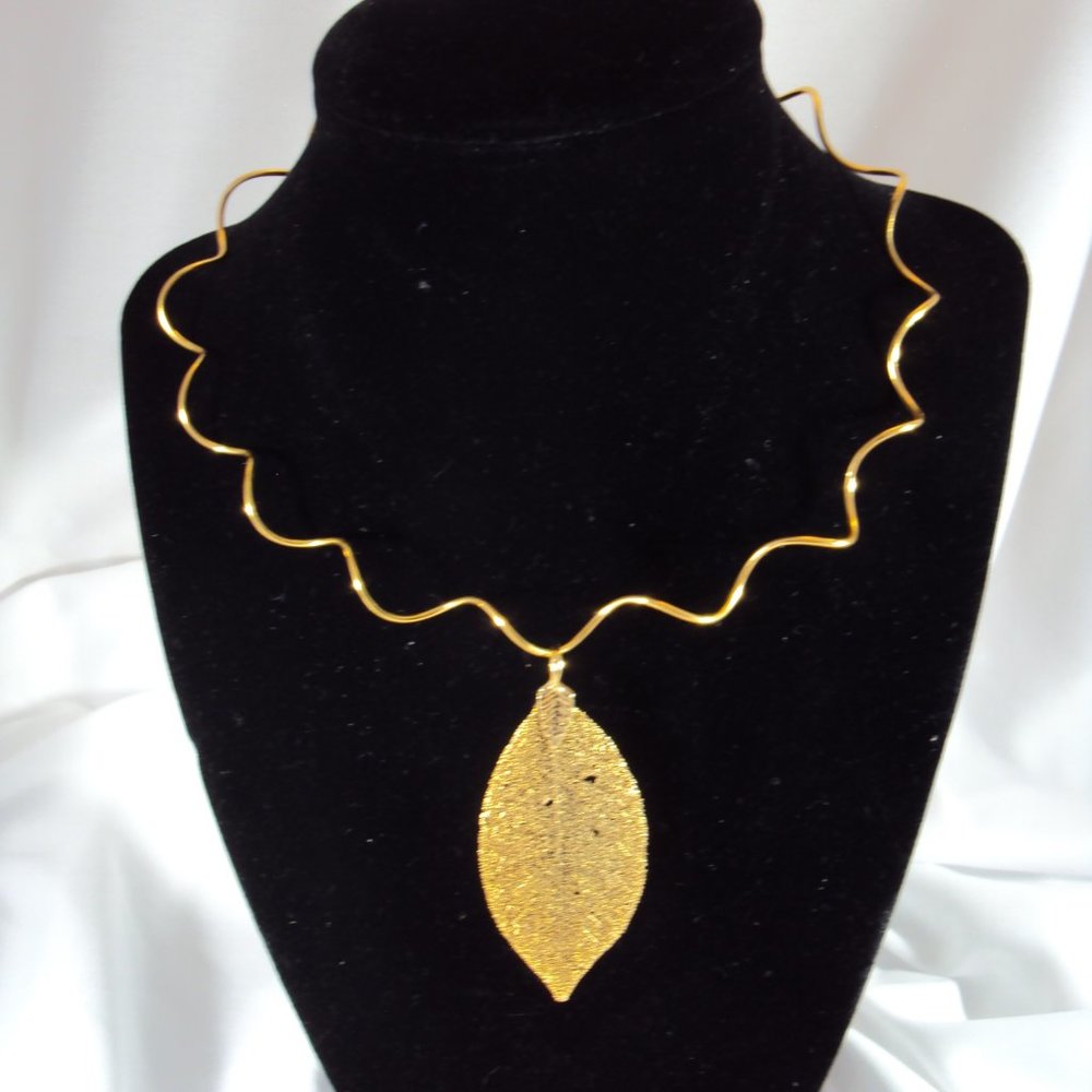Real Leaf dipped in Gold Pendant Necklace